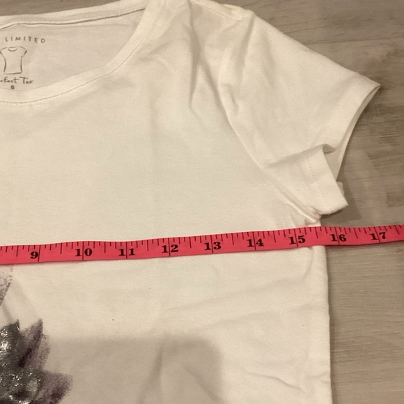 The Limited Classic White Metallic floral graphic short sleeves Tee. - Picture 4 of 6
